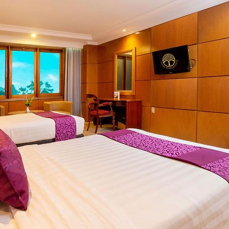 Hotel Bumi Senyiur Самарінда Екстер'єр фото