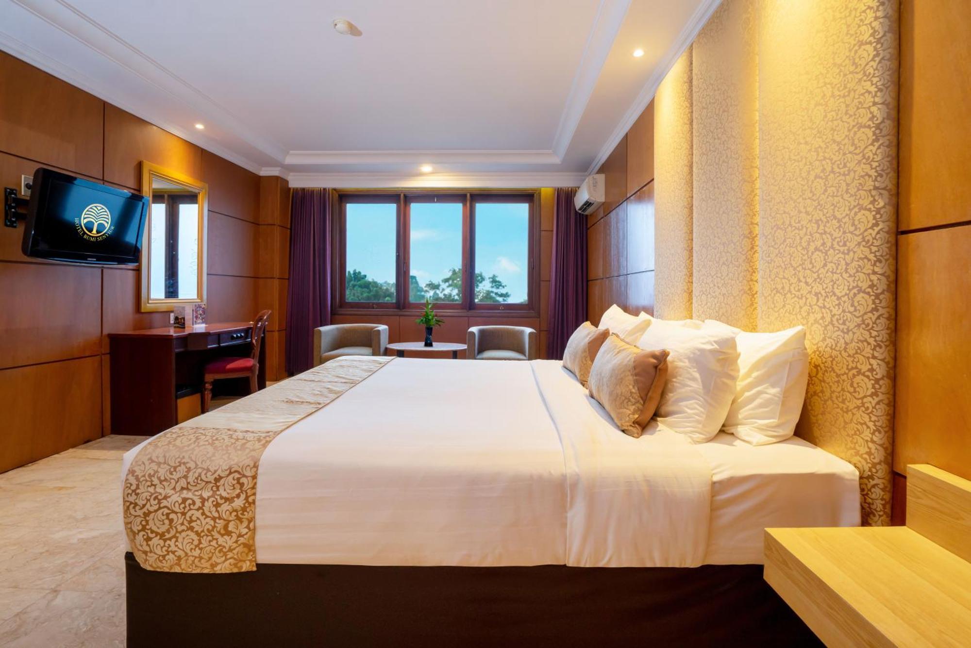 Hotel Bumi Senyiur Самарінда Екстер'єр фото