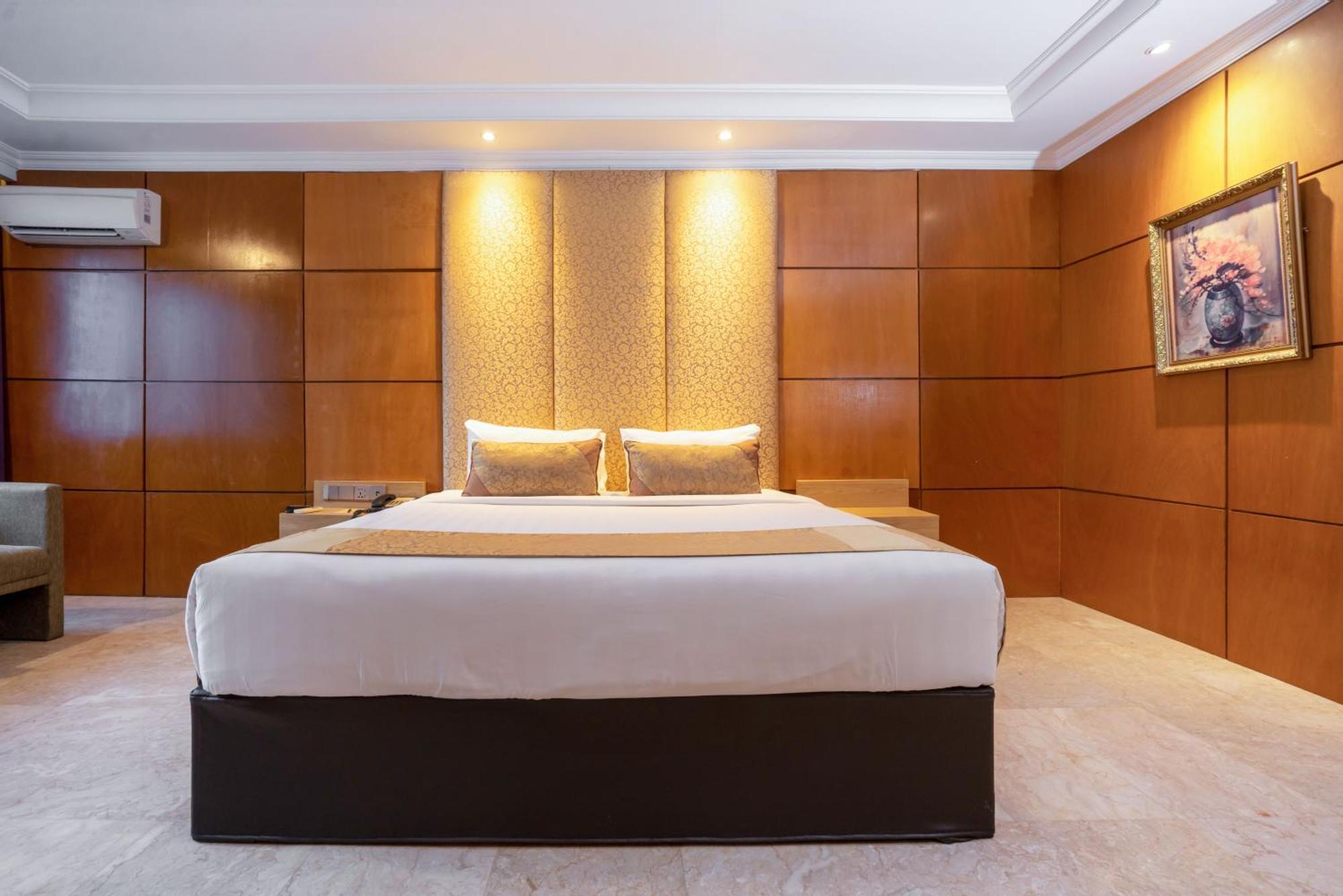 Hotel Bumi Senyiur Самарінда Екстер'єр фото